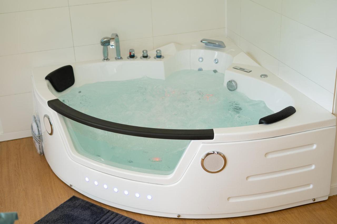 Capsule Nature & Photos - Jacuzzi - Netflix & Home Cinema - Ps5 & Jeu Thun-Saint-Martin 외부 사진